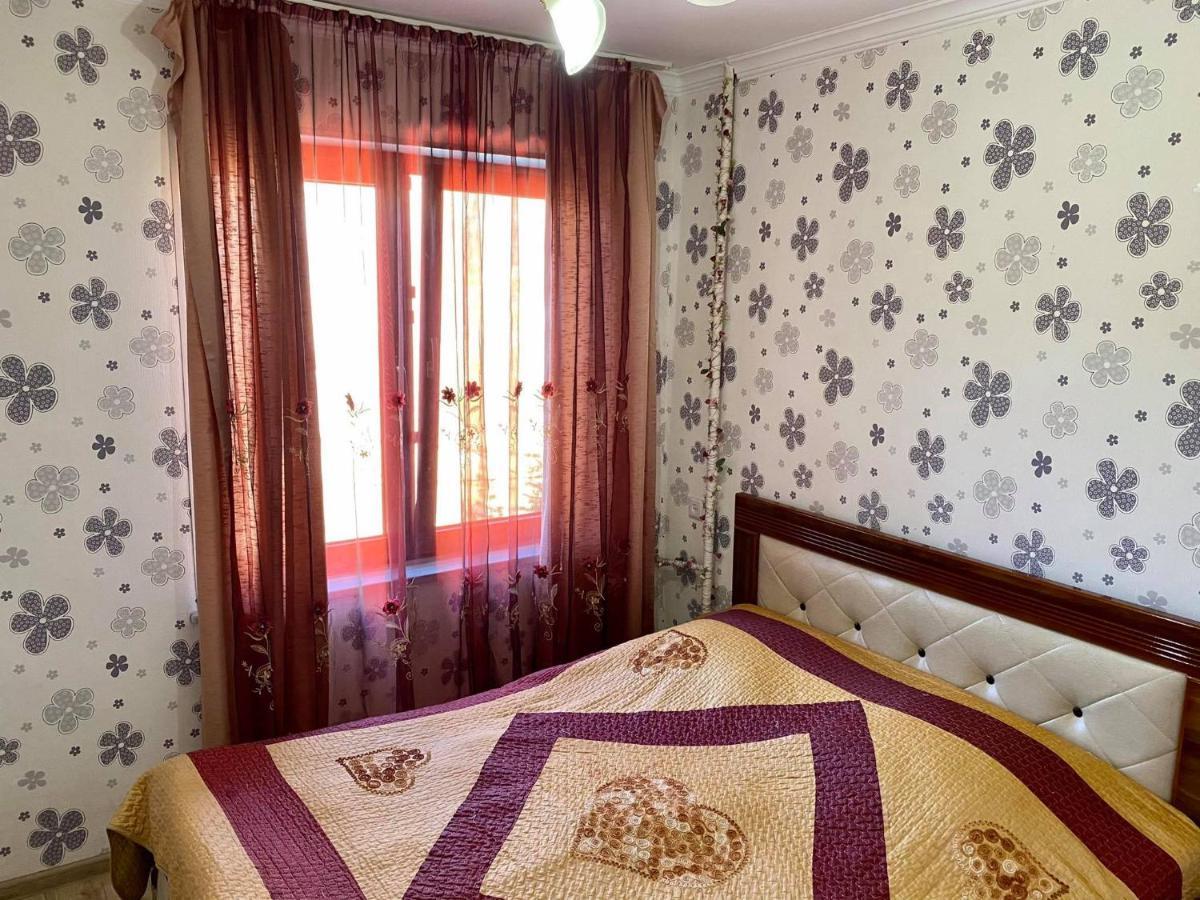 Apartment In Kutaisi Varlamishvili Buitenkant foto